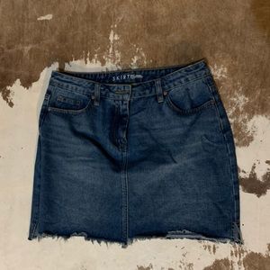European brand mini jean skirt 👖 💙